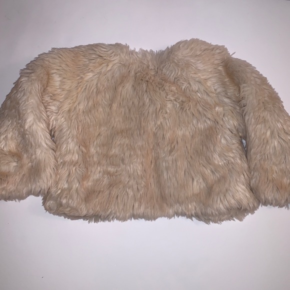 Baby Gap Boujee Faux Fur Cropped Jacket w/Broach Size: Med/Large EUC - Picture 3 of 8